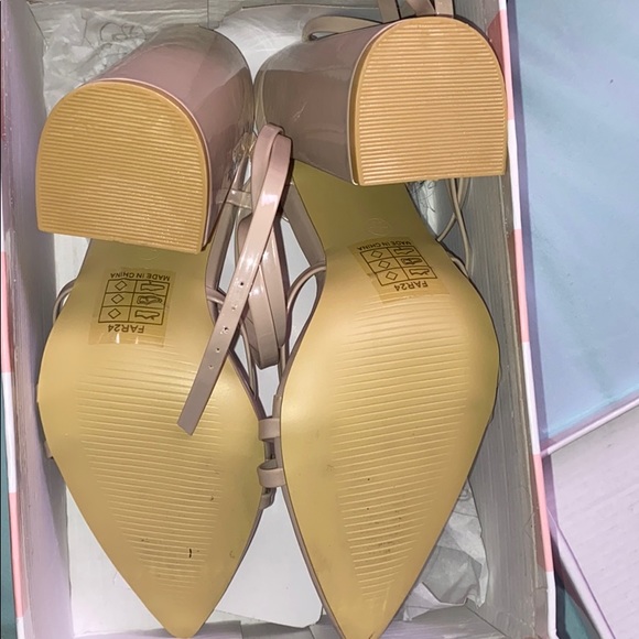 Block Heels - Picture 4 of 6